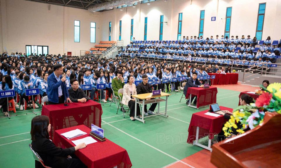 Tuyên truyền phổ biến pháp luật về tham gia giao thông đường bộ cho học sinh qua phiên toà giả định