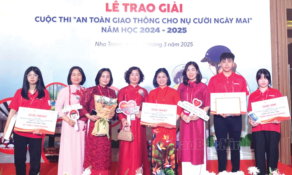 Gặp gỡ học sinh, giáo viên đạt giải Nhất quốc gia  cuộc thi “ATGT cho nụ cười ngày mai”