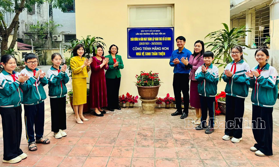 Khánh thành 2 “nhà vệ sinh thân thiện” vì sức khoẻ và môi trường học đường