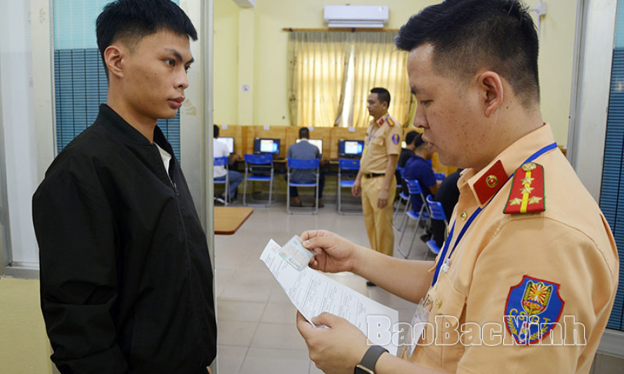 Công an tỉnh tổ chức kỳ thi sát hạch lái xe đầu tiên sau khi tiếp nhận nhiệm vụ từ ngành Giao thông vận tải