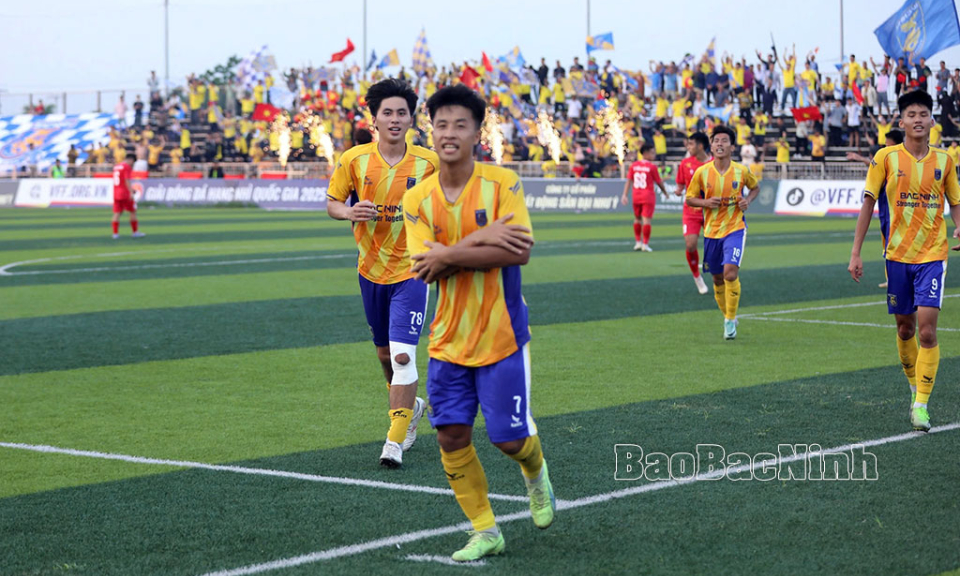 Thắng Trẻ PVF-CAND 3-0, Bắc Ninh FC lên ngôi đầu bảng