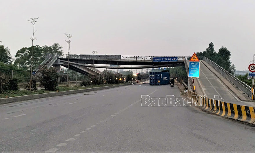 Phân luồng giao thông phục vụ sửa chữa cầu Đông Yên