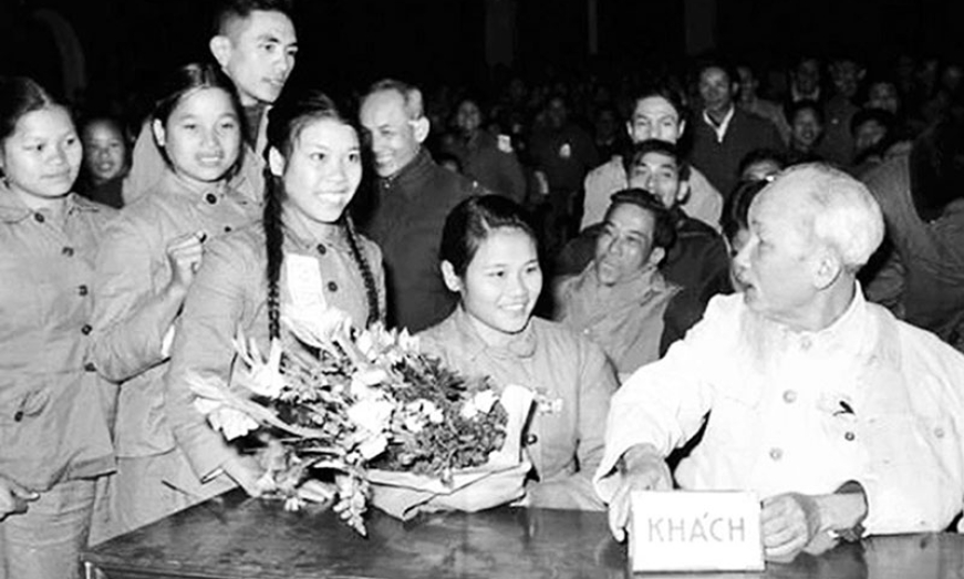 Bồi dưỡng thế hệ cách mạng cho đời sau là một việc rất quan trọng và rất cần thiết