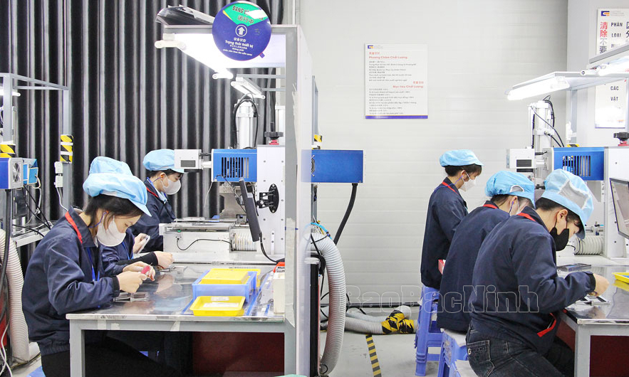Khẳng định vai trò của nữ công nhân, viên chức, lao động