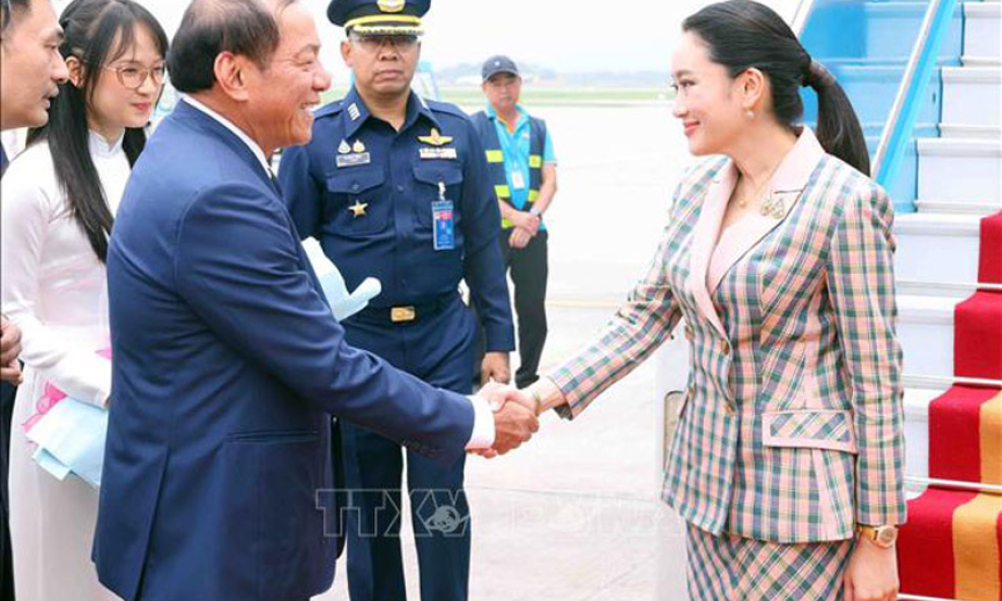 Thủ tướng Vương quốc Thái Lan bắt đầu thăm chính thức Việt Nam