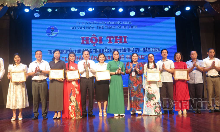 Lời Bác sáng mãi quê hương