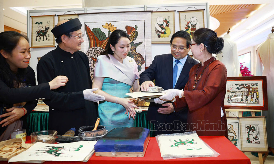 Thủ tướng Thái Lan trải nghiệm in tranh dân gian Đông Hồ