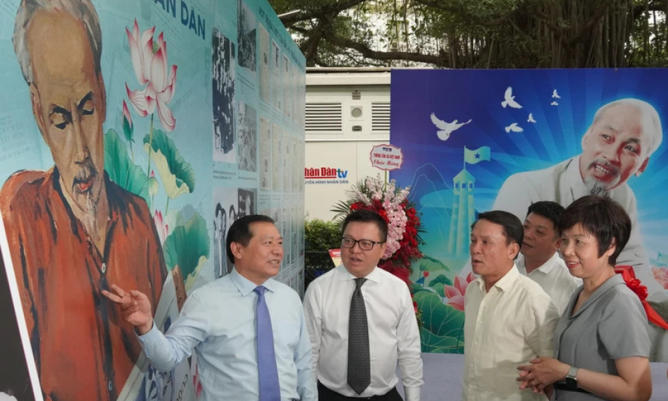 'Chạm' vào những hiện vật vô giá về Bác Hồ thông qua triển lãm ảo