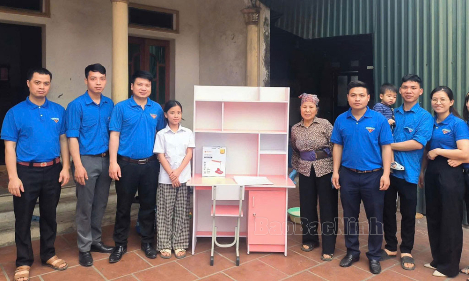 Góp sức trẻ xây dựng quê hương