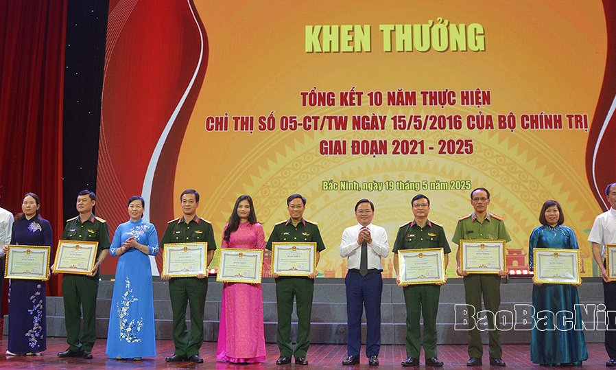 Tạo chuyển biến mạnh mẽ từ học tập sang làm theo lời Bác, làm cho tư tưởng, đạo đức, phong cách của Người thực sự thấm sâu vào đời sống xã hội