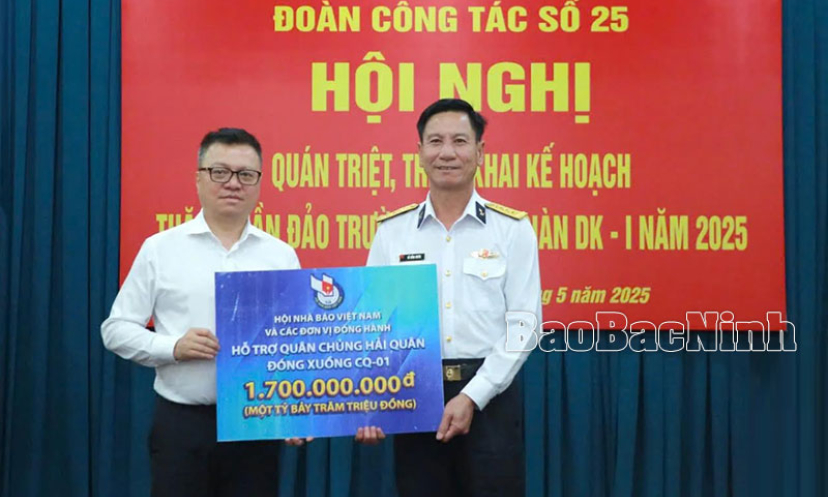 Đoàn công tác báo chí thăm quân, dân huyện đảo Trường Sa và nhà giàn DK1