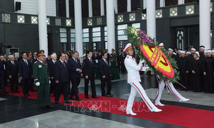 Đoàn Ban chấp hành Trung ương Đảng viếng nguyên Chủ tịch nước Trần Đức Lương