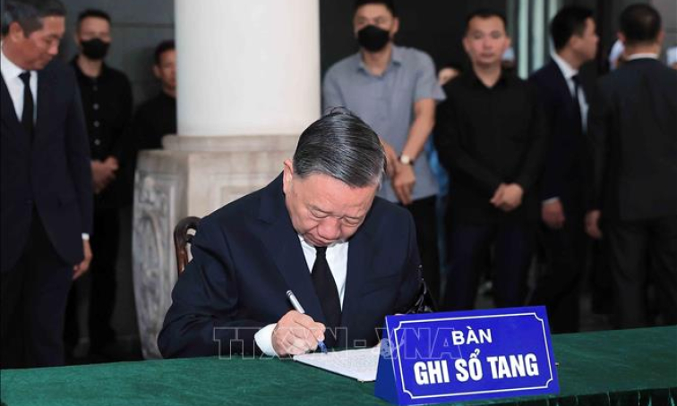 Xúc động những dòng ghi sổ tang viếng nguyên Chủ tịch nước Trần Đức Lương