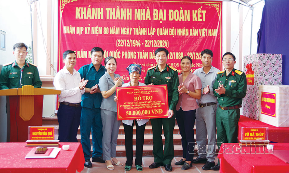 Tô thắm truyền thống anh hùng
