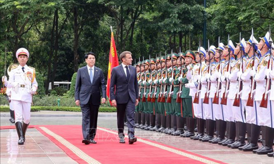 Chủ tịch nước Lương Cường chủ trì lễ đón cấp Nhà nước Tổng thống Cộng hòa Pháp