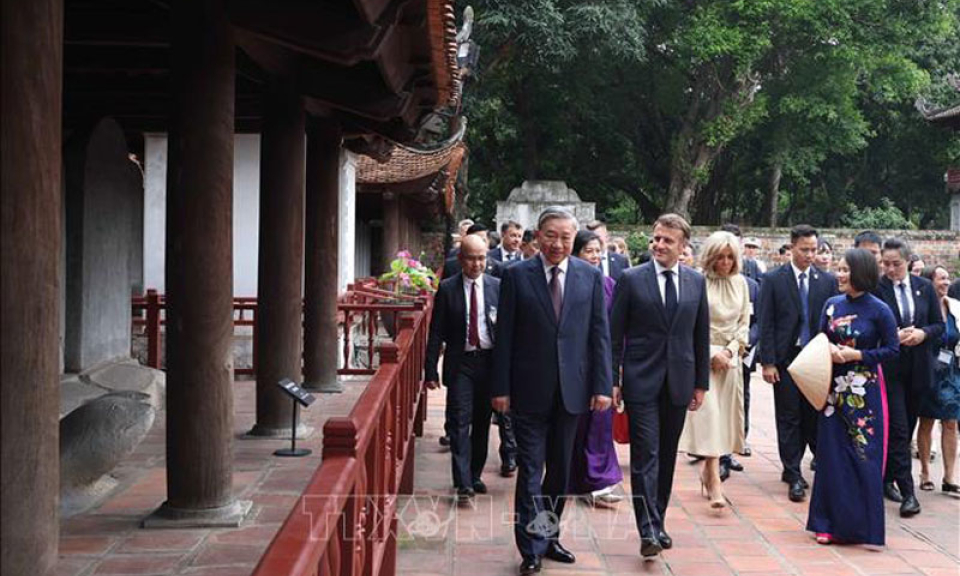Tổng Bí thư Tô Lâm và Tổng thống Pháp thăm Văn Miếu - Quốc Tử Giám