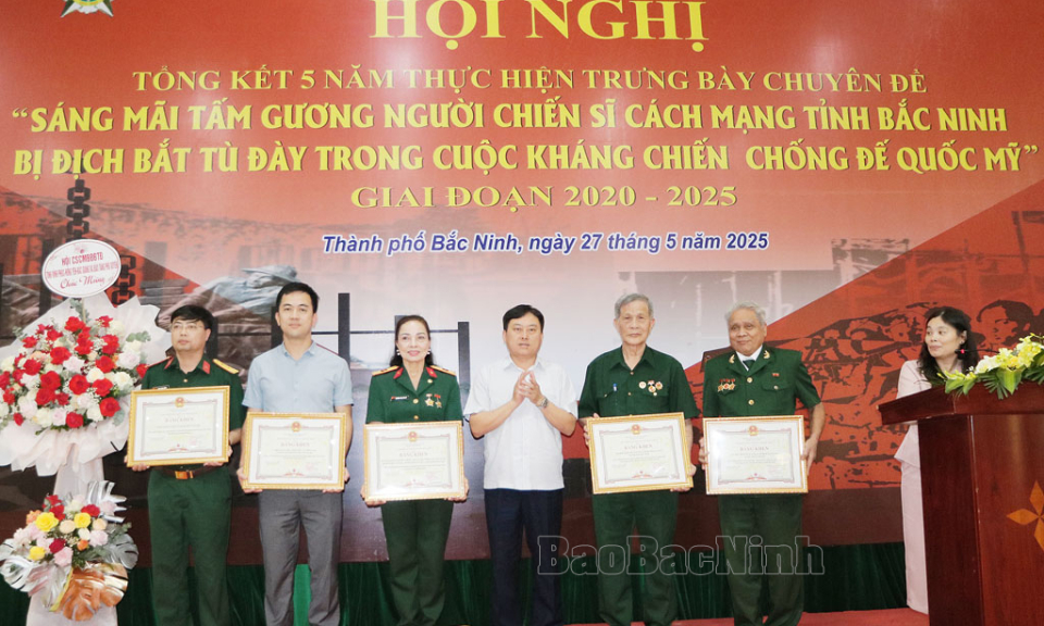Hướng dẫn mức chi tổ chức thực hiện công tác thi đua, khen thưởng