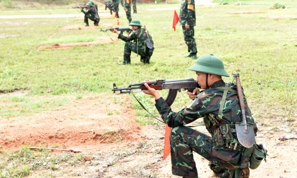 Luyện, rèn chiến sĩ mới ở Trung đoàn 833