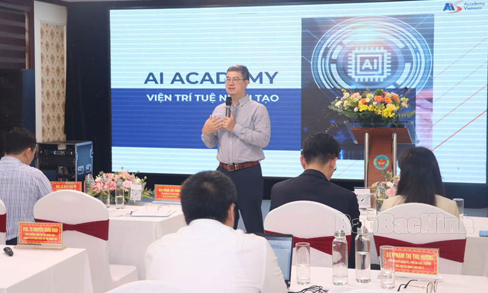 Đào tạo, nâng cao năng lực ứng dụng khoa học, công nghệ, chuyển đổi số cho cán bộ, công chức
