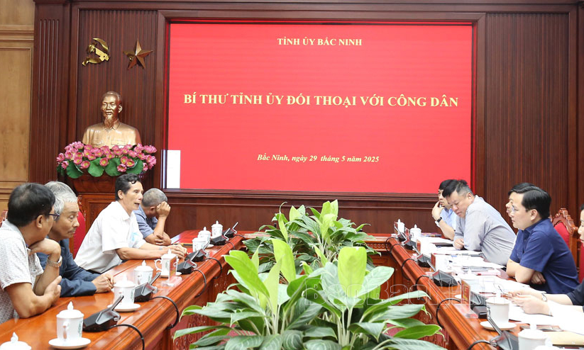 Bí thư Tỉnh ủy Nguyễn Anh Tuấn đối thoại với công dân