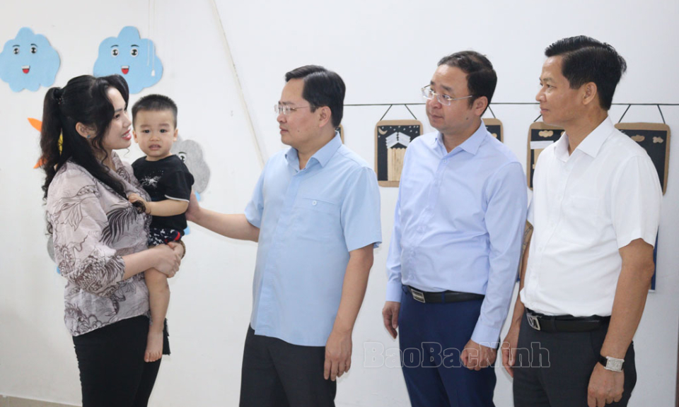 Bí thư Tỉnh uỷ Nguyễn Anh Tuấn thăm, tặng quà trẻ em nhân Ngày Quốc tế Thiếu nhi 1-6