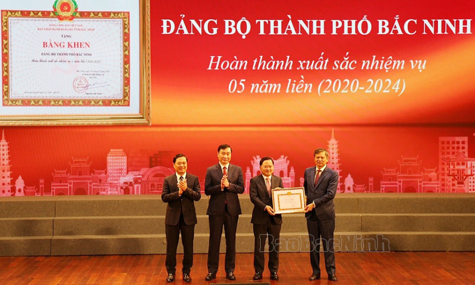 Hướng dẫn mức chi tổ chức thực hiện công tác thi đua, khen thưởng