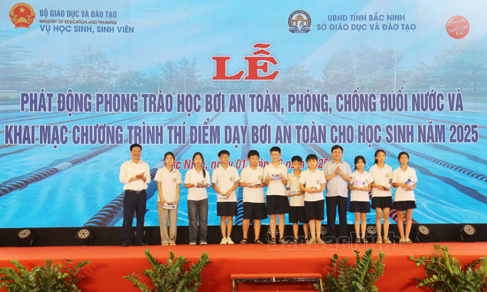 Phát động phong trào học bơi an toàn, phòng chống đuối nước