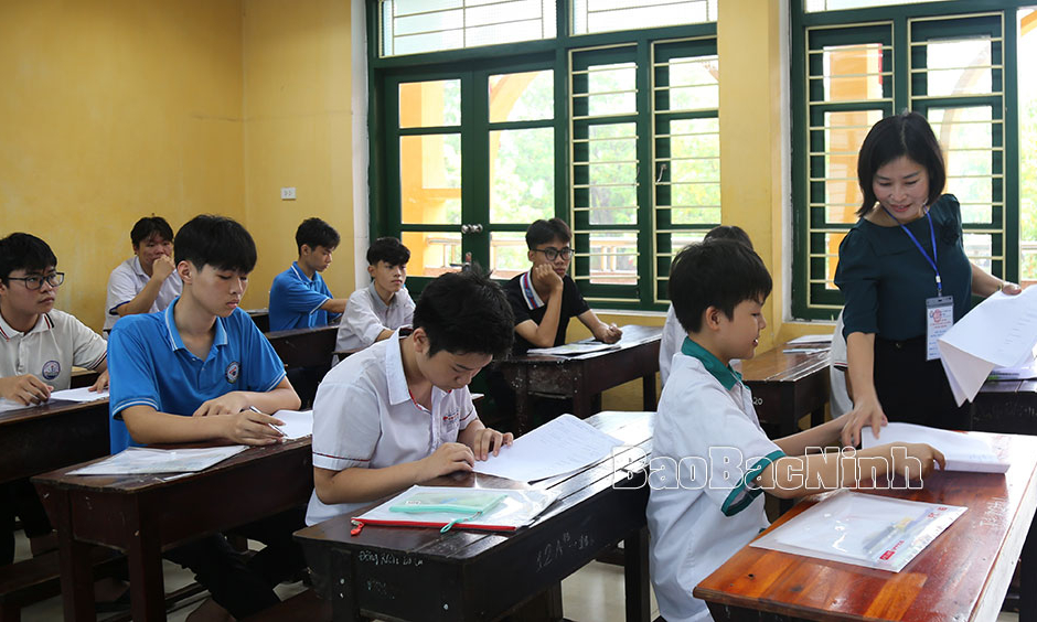 Ghi nhận buổi thi môn Ngữ văn vào THPT công lập năm học 2025-2026