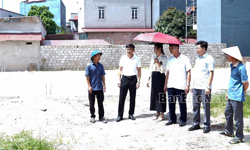 Đồng lòng hiến đất làm đường