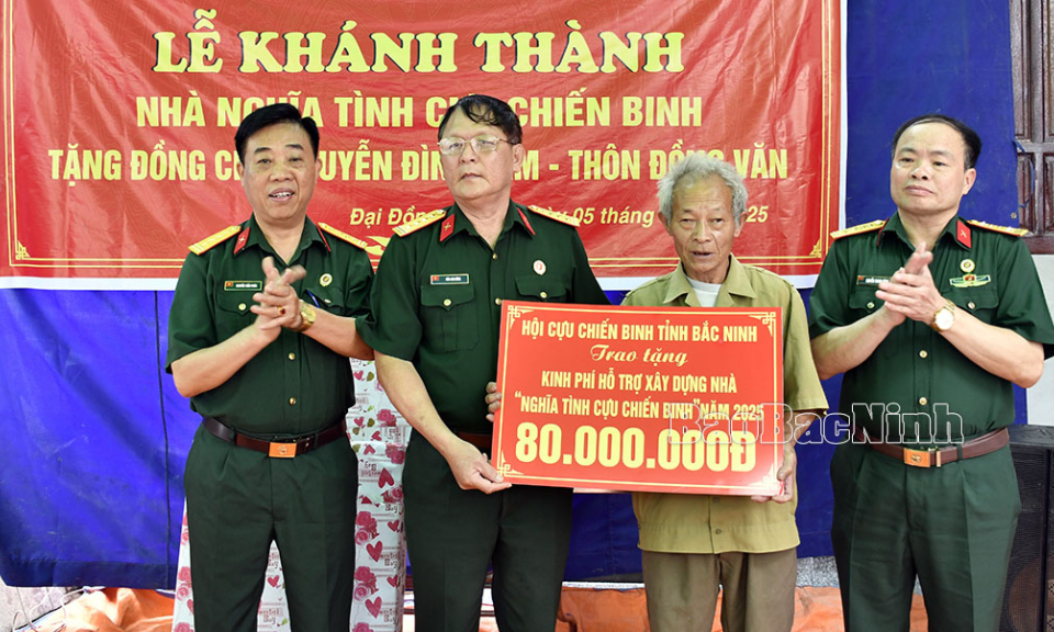 Bàn giao nhà “Nghĩa tình cựu chiến binh” tại Thuận Thành