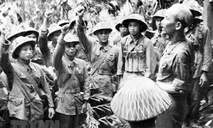 Đảng ta là một đảng cách mạng,  ngoài lợi ích của công nhân và nông dân, Đảng ta không có lợi ích nào khác
