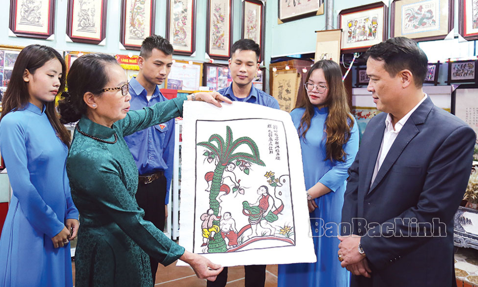 “Trên nêu gương mẫu mực, dưới tích cực làm theo”