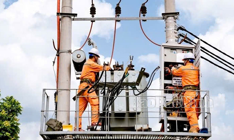 Thấu hiểu, sẻ chia với khó khăn, hiểm nguy của người thợ điện