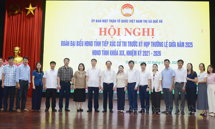 Tổ đại biểu HĐND tỉnh khu vực thị xã Quế Võ tiếp xúc cử tri trước kỳ họp