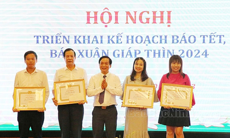 Đồng hành với báo Đảng