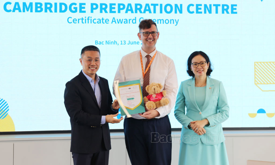Ký kết hợp tác Trung tâm luyện thi Cambridge tại HIMLAMIS Bắc Ninh