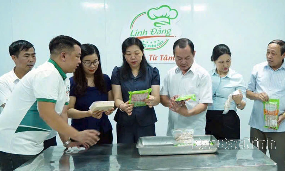 Vận động nông dân sản xuất, kinh doanh nông sản, thực phẩm an toàn