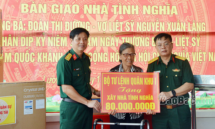 Khánh thành “Nhà tình nghĩa” tặng vợ liệt sĩ