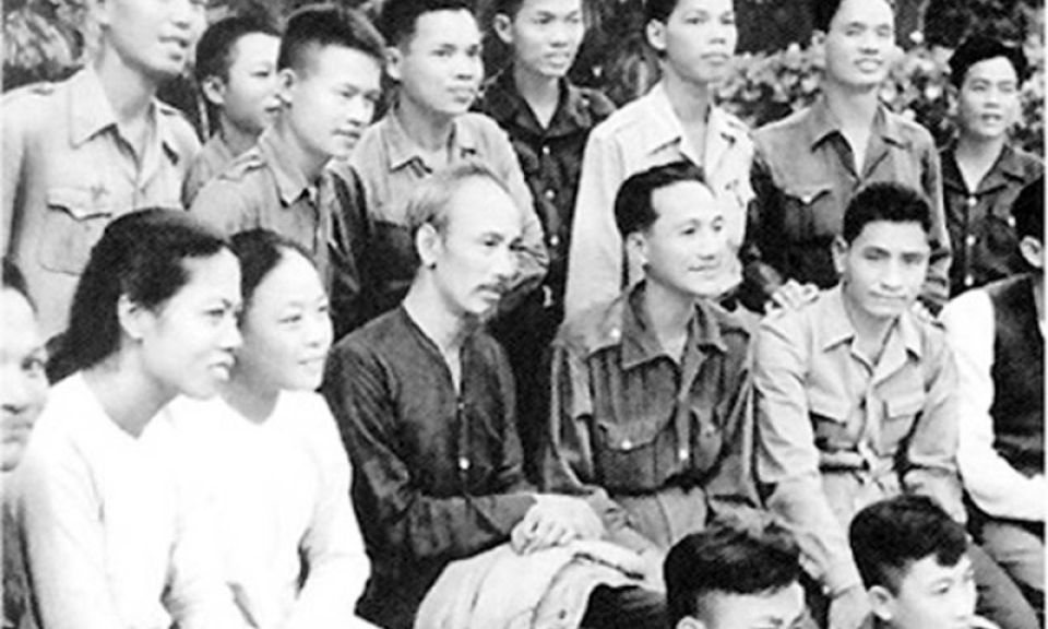 Tri thức là vốn liếng quý báu  của dân tộc