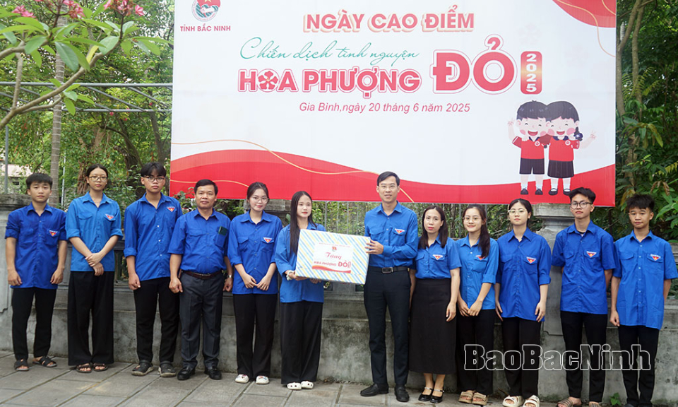 Ra quân Ngày cao điểm Chiến dịch tình nguyện “Hoa phượng đỏ” năm 2025