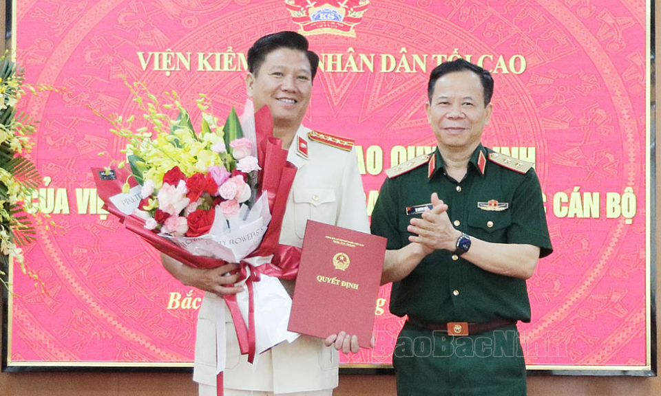 Công bố và trao Quyết định của Viện trưởng Viện Kiểm sát nhân dân tối cao về công tác cán bộ