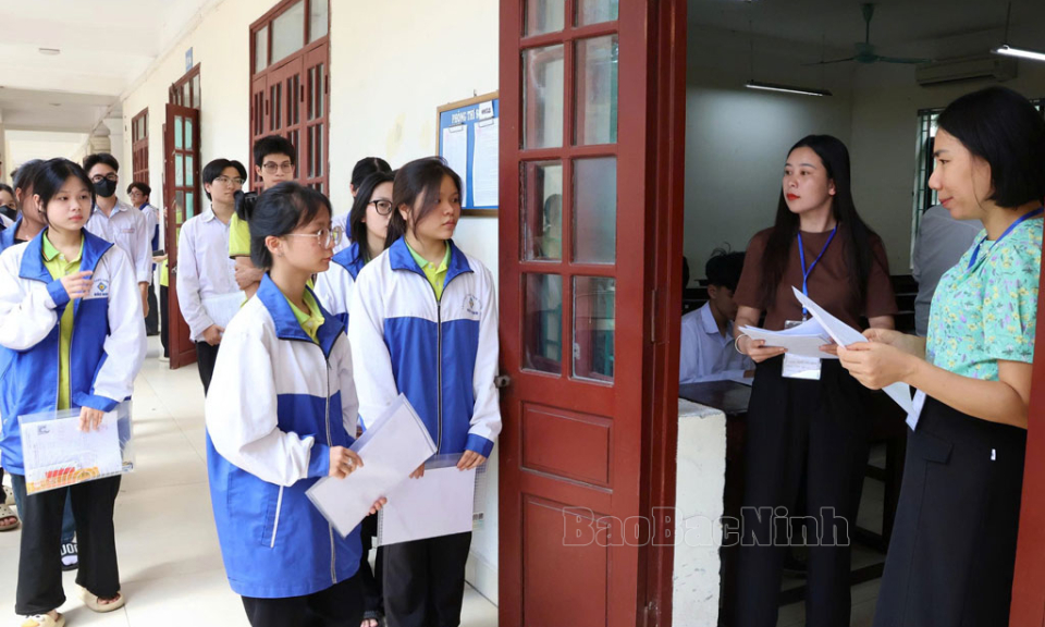 Ghi nhận buổi đầu thi tốt nghiệp THPT năm 2025 tại Bắc Ninh