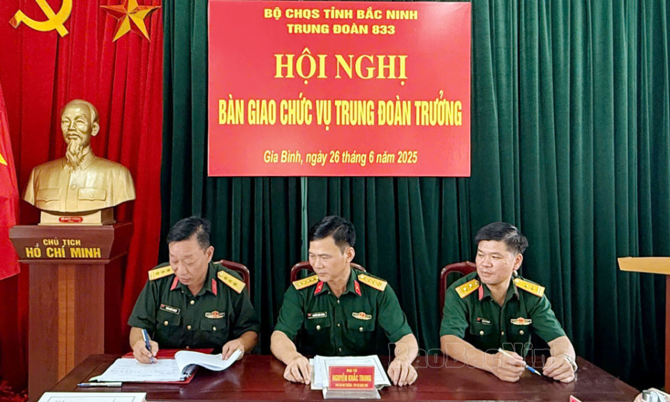 Bàn giao chức vụ Trung đoàn trưởng Trung đoàn 833