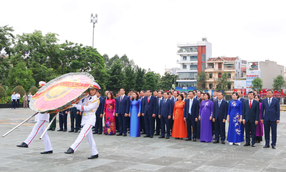 Đoàn đại biểu tỉnh Bắc Ninh, Bắc Giang dâng hương tưởng niệm các Anh hùng Liệt sĩ