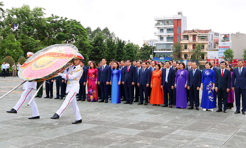 Đoàn đại biểu tỉnh Bắc Ninh, Bắc Giang dâng hương tưởng niệm các Anh hùng Liệt sĩ