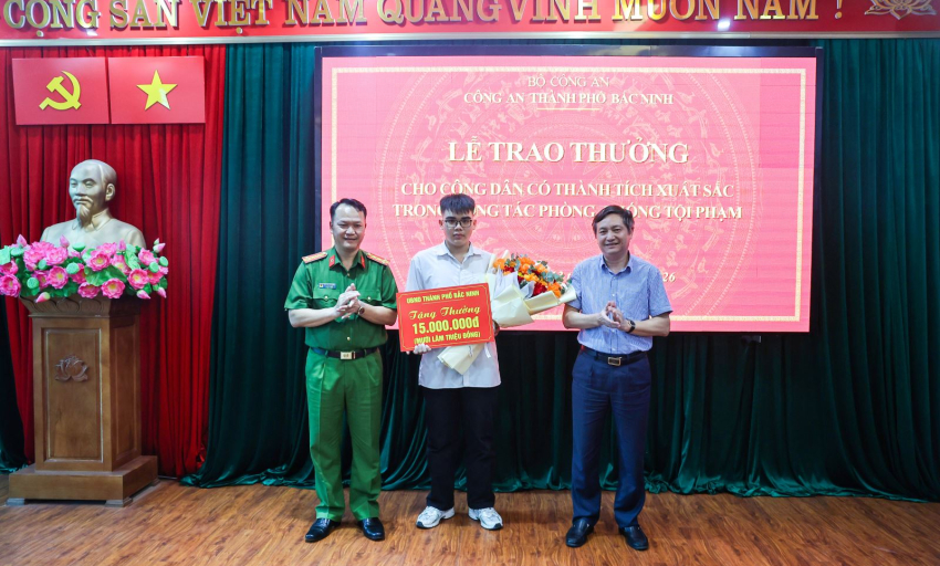 Bắc Ninh: Khen thưởng c&ocirc;ng d&acirc;n dũng cảm tố gi&aacute;c, đương đầu với tội phạm