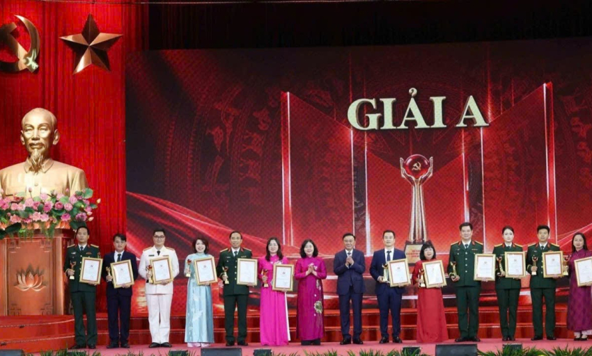 C&aacute;n bộ Cơ quan Ủy ban kiểm tra Đảng ủy C&ocirc;ng an th&agrave;nh phố đạt giải A toàn qu&ocirc;́c Cuộc thi ch&iacute;nh luận về bảo vệ nền tảng tư tưởng của Đảng
