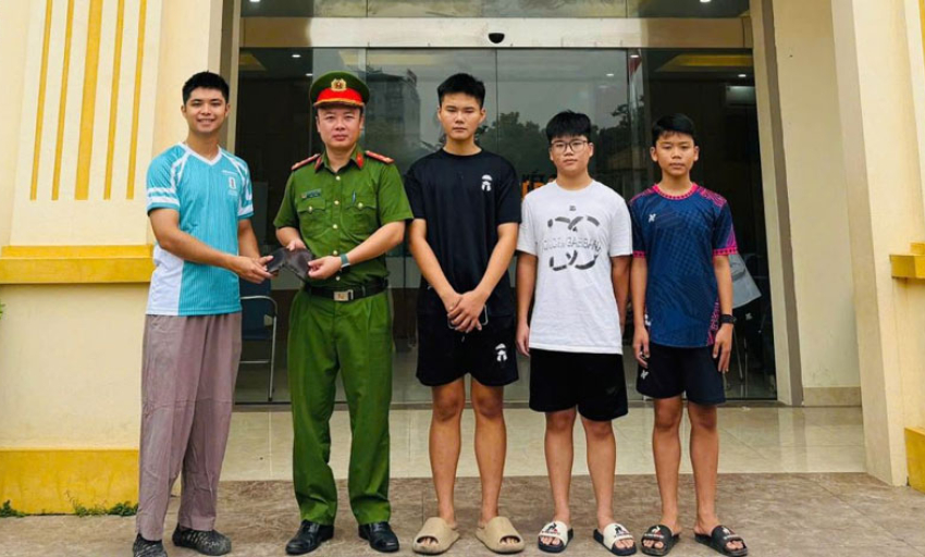 C&ocirc;ng an phường Bắc Giang nhanh ch&oacute;ng x&aacute;c minh v&agrave; trao trả t&agrave;i sản do người d&acirc;n đ&aacute;nh rơi