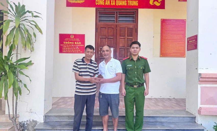 C&ocirc;ng an x&atilde; Quang Trung: Lan tỏa h&agrave;nh động đẹp &ldquo;nhặt được của rơi, trả người đ&aacute;nh mất&rdquo;