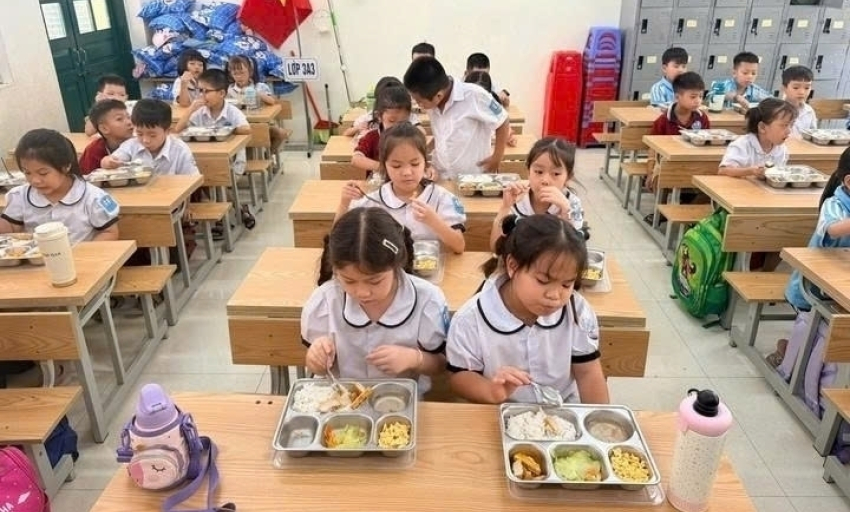 Đề xuất phụ huynh gi&aacute;m s&aacute;t kh&ocirc;ng được cản trở tổ chức bữa ăn b&aacute;n tr&uacute;